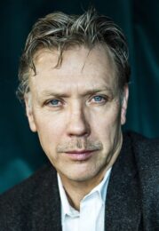 Mikael Persbrandt